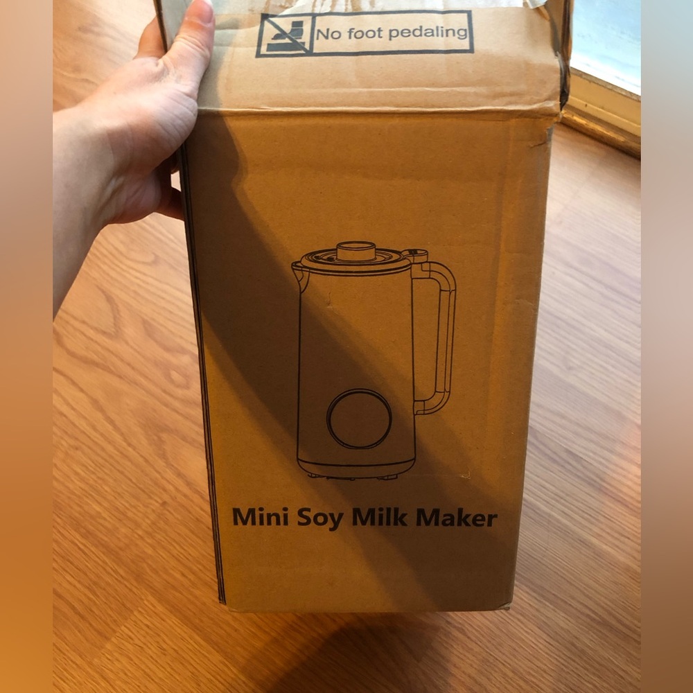 Mini Soy Milk Maker - Compact Electric Soy Milk Machine